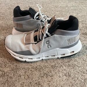 On Cloudtec Running Shoes - Gray and Black